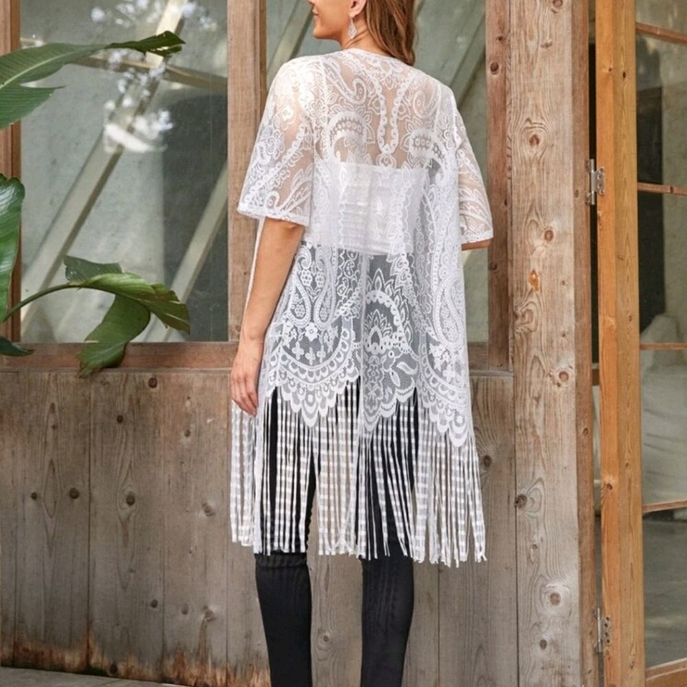 🎉HP🎉 Plus Fringe Paisley Pattern Lace Kimono